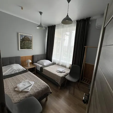 Guest House Uzhgorod Hotel *