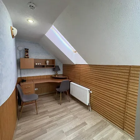 Guest House Uzhgorod Hotel *