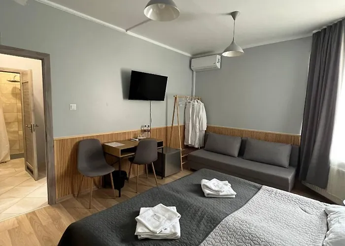 Guest House Uzhgorod Hotel *