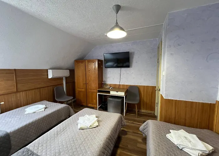 Guest House Uzhgorod Hotel *