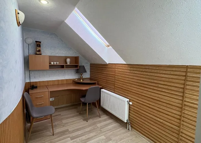 Guest House Uzhgorod 호텔 *